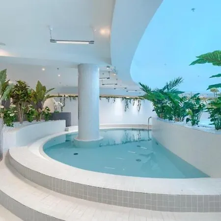 Hanza Tower Deluxe Jacussi & Sauna & Pool Apartment *