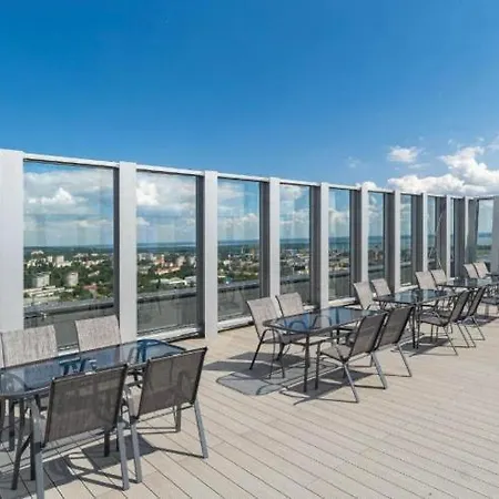 Hanza Tower Deluxe Jacussi & Sauna & Pool Apartman
